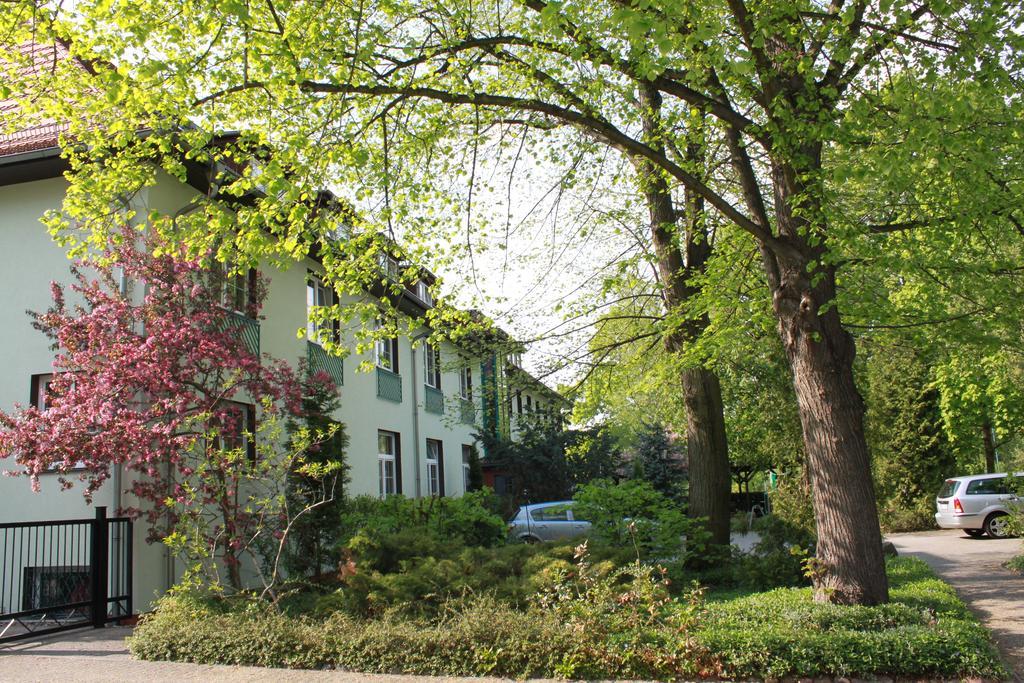 Gasthaus & Hotel Gruenhof Frankfurt  Buitenkant foto